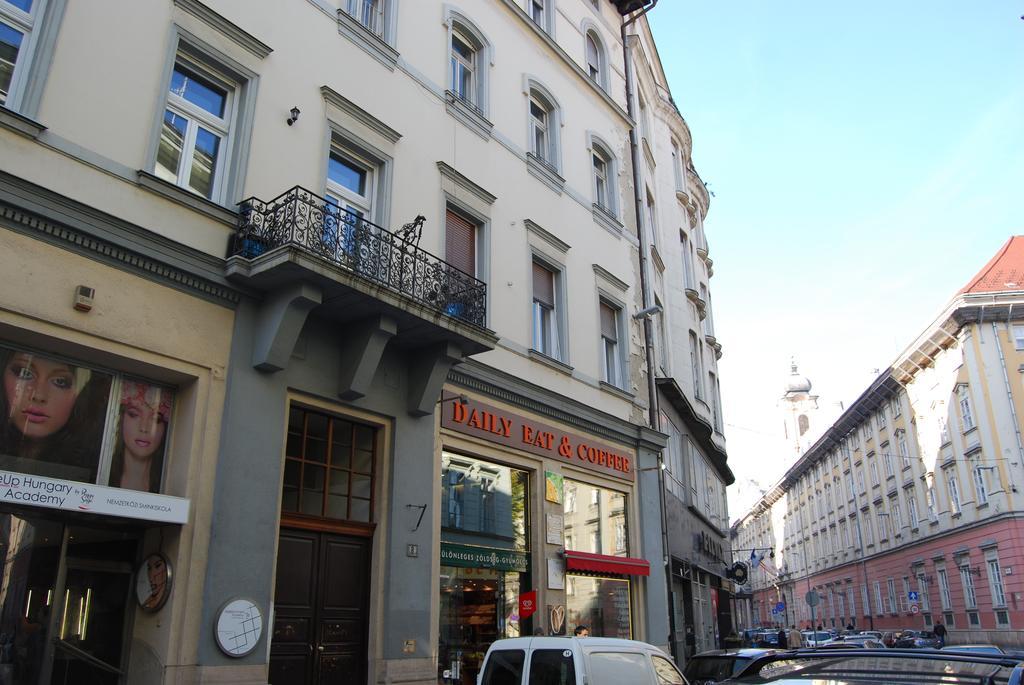 Happy Hostel Budapest Exterior photo