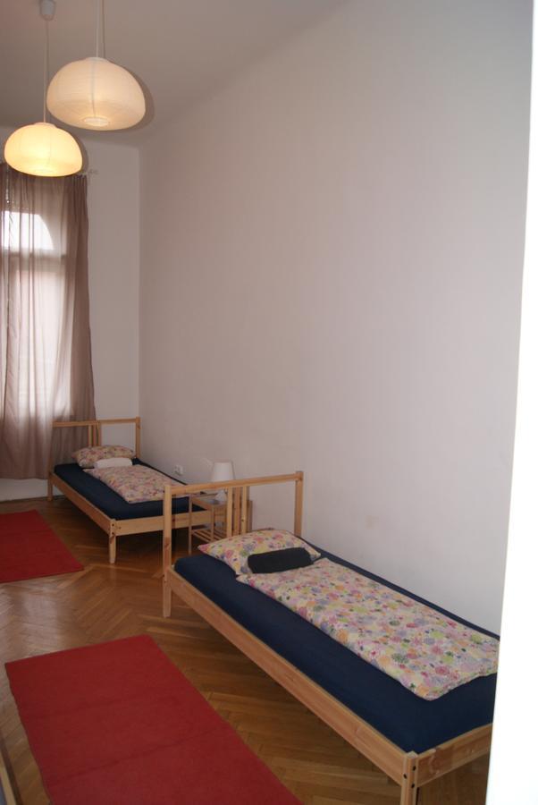 Happy Hostel Budapest Exterior photo